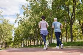 冬季草原上的射箭比赛 神射手一箭直击靶心 又美又飒